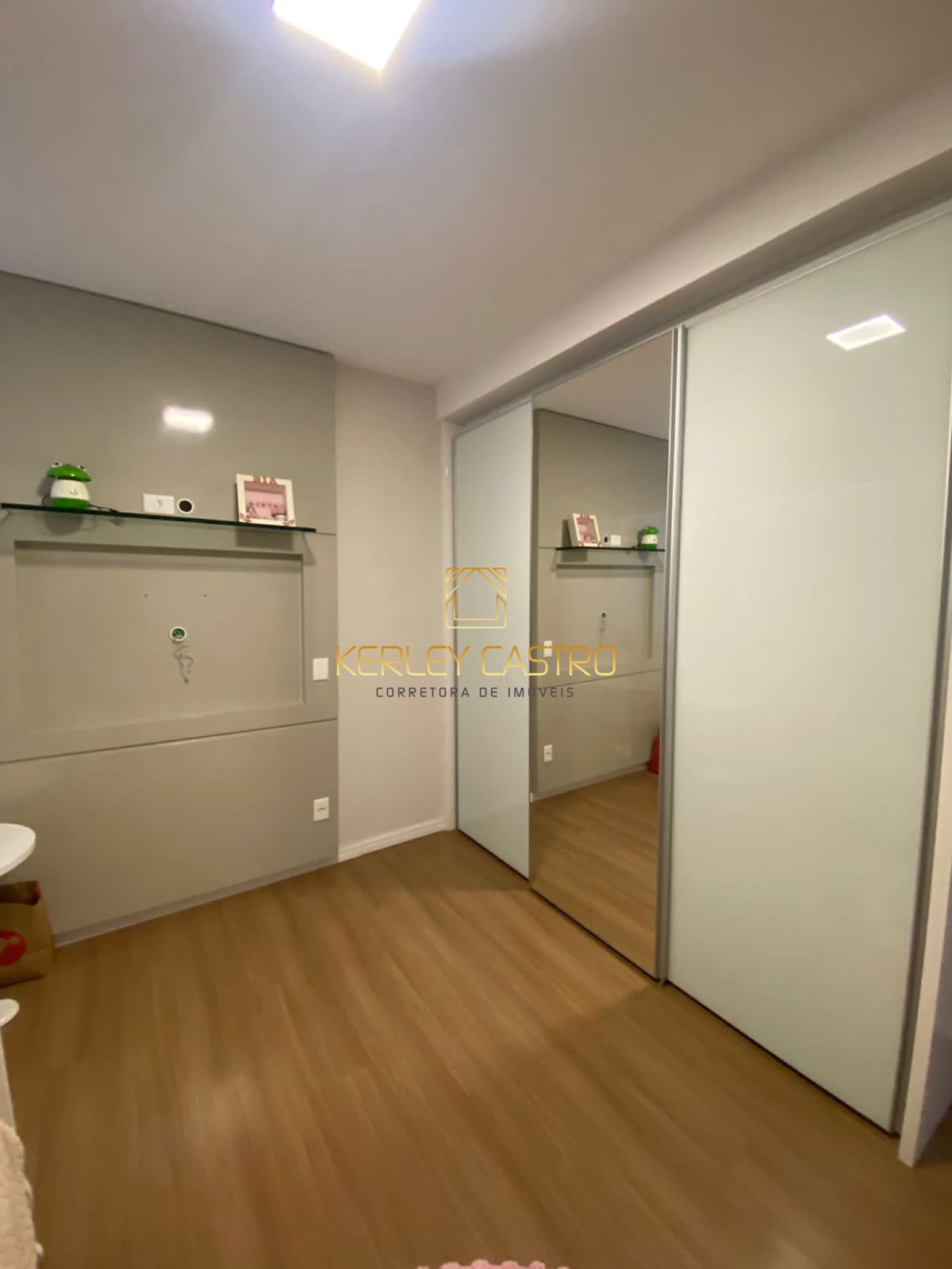 VENDO LINDA CASA PLANEJADA NO BAIRRO MANGABEIRAS